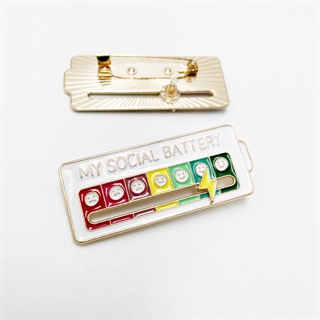Mit sociale batteri broche - hvid